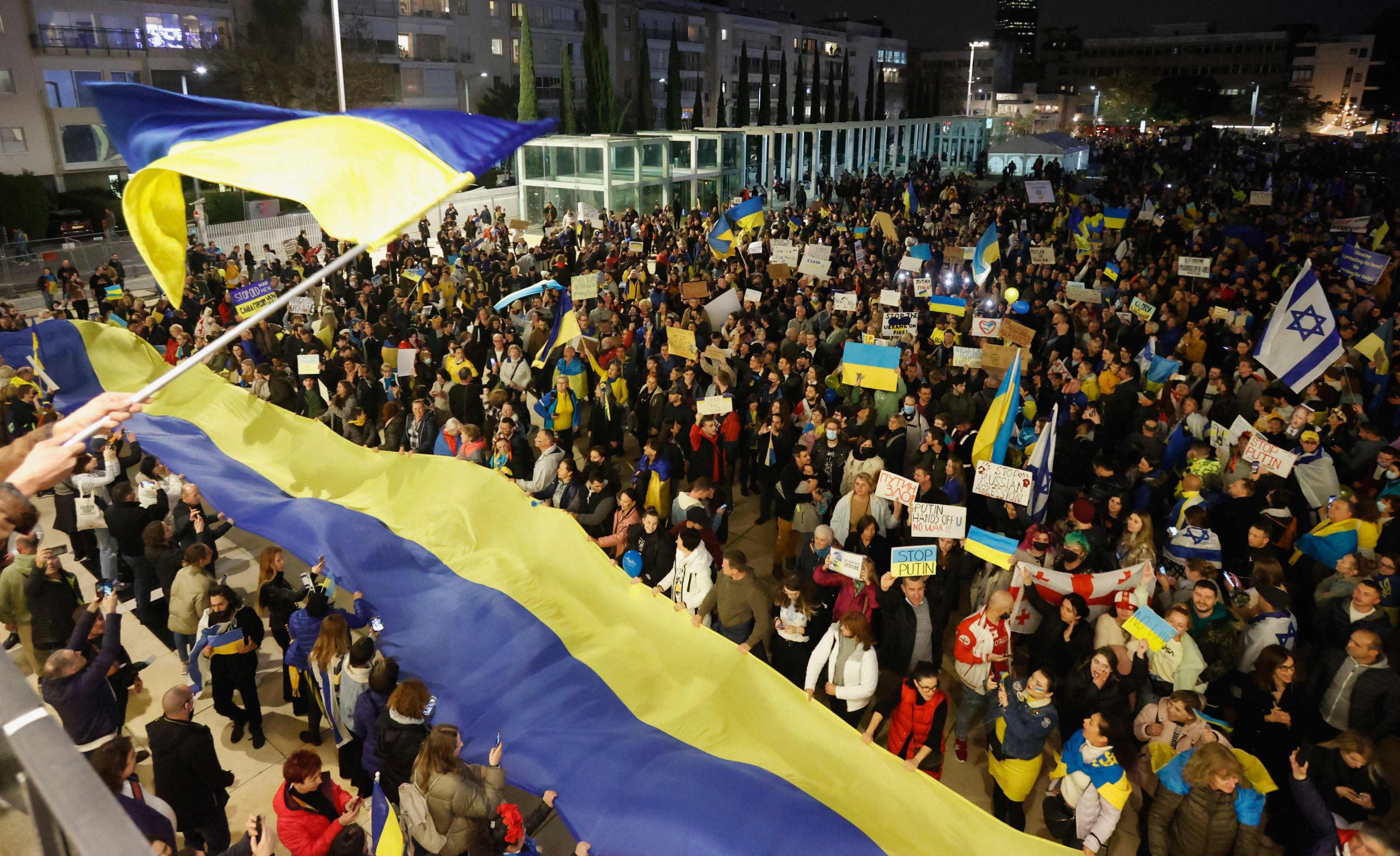 世界各地爆发反战示威 促政府协助乌克兰抗俄国 