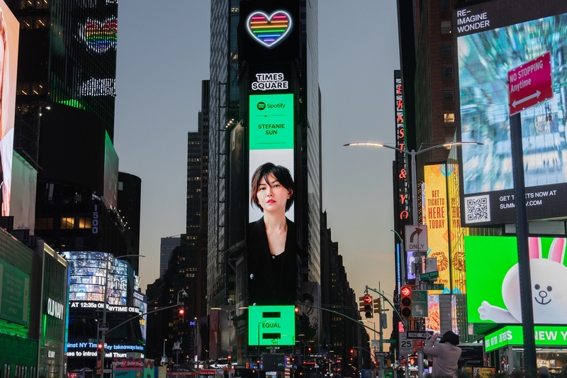 为全球女性平权发声　孙燕姿2登美国纽约时代广场巨型屏幕	