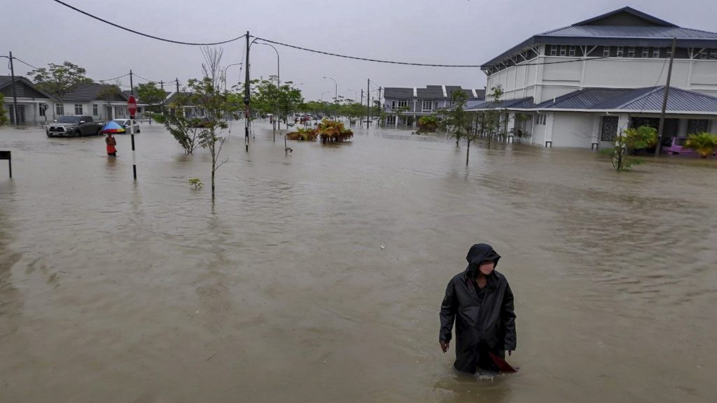 丹登水灾恶化  176救灾中心收1.3万灾民