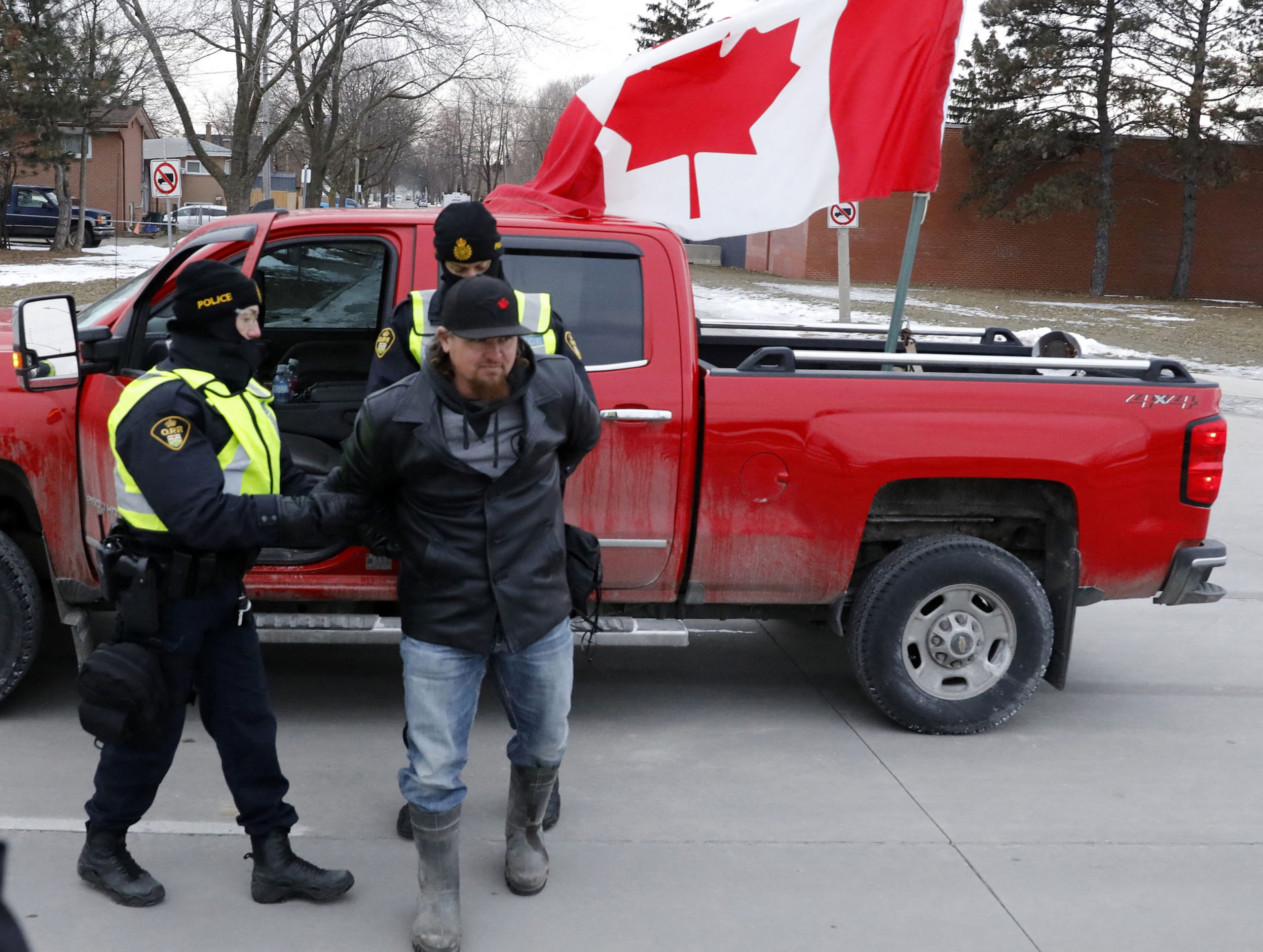 加拿大警方清场　美加边境即将重开