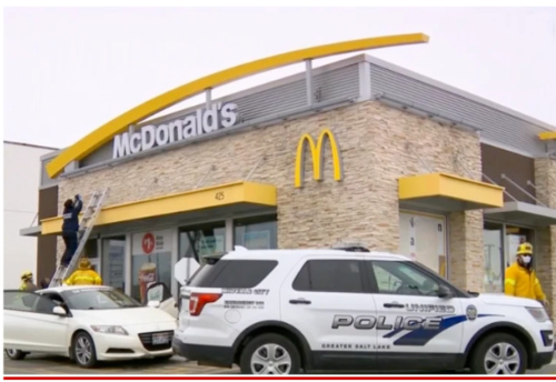 太嚣张！快餐起纠纷，美国一父亲命令4岁小孩向警察开枪