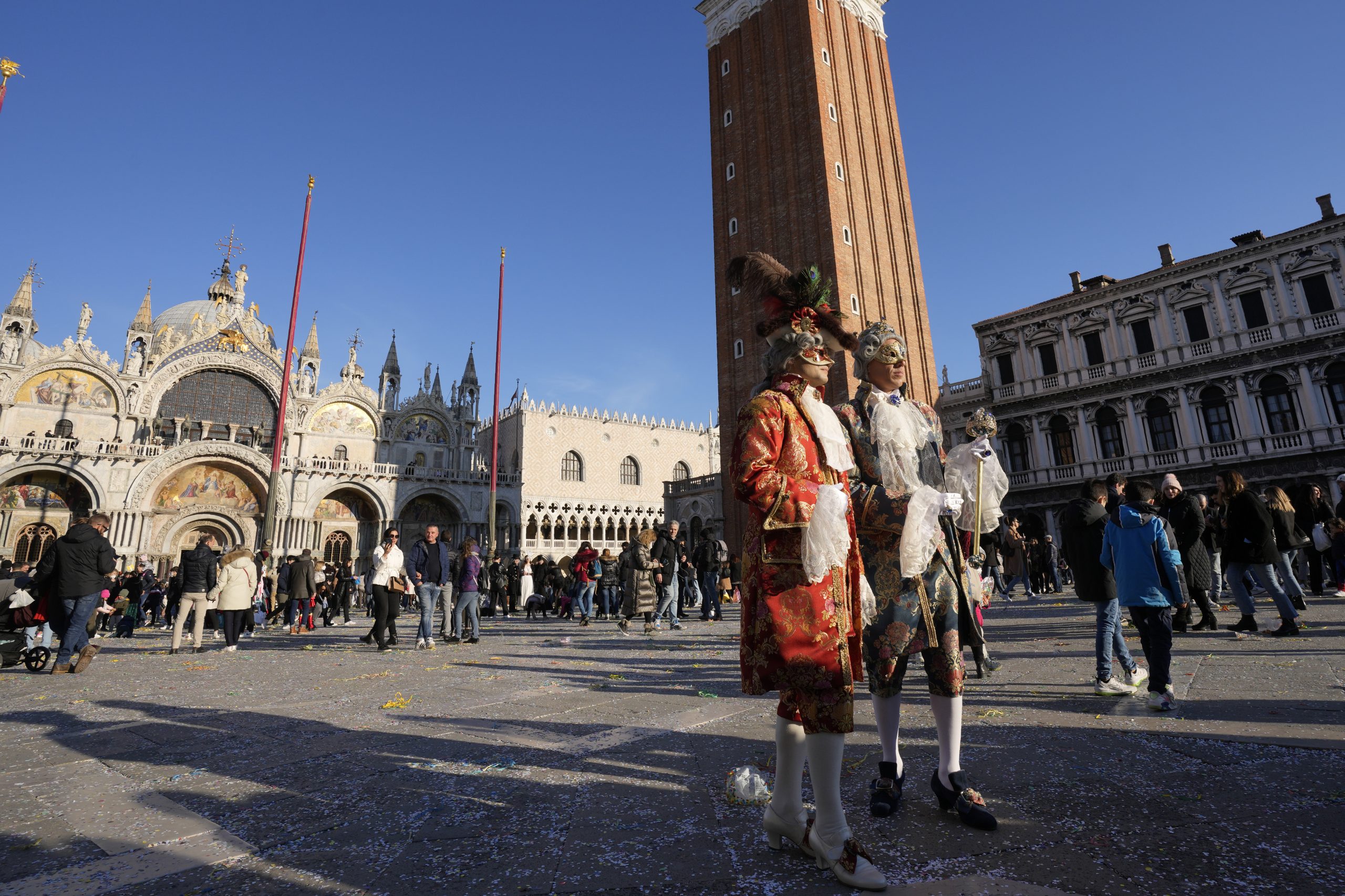 威尼斯嘉年华停摆2年后复办 吸引5万人狂欢