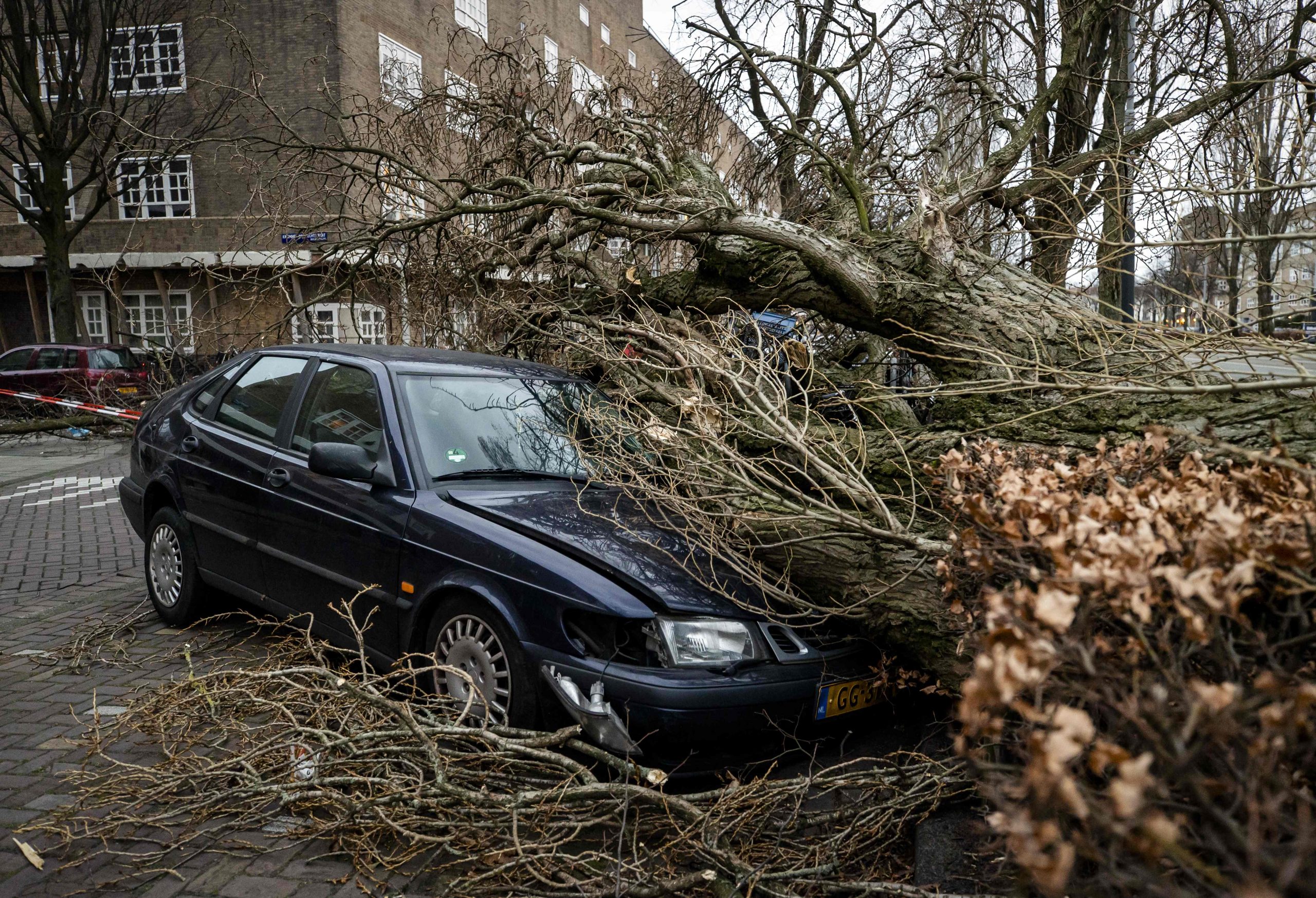 尤尼斯风暴横扫欧洲 至少9死逾400趟航班取消