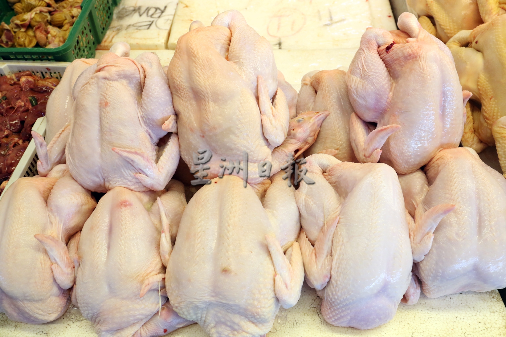 肉鸡供应短缺，鸡贩成本沉重，忧平价鸡变富贵鸡