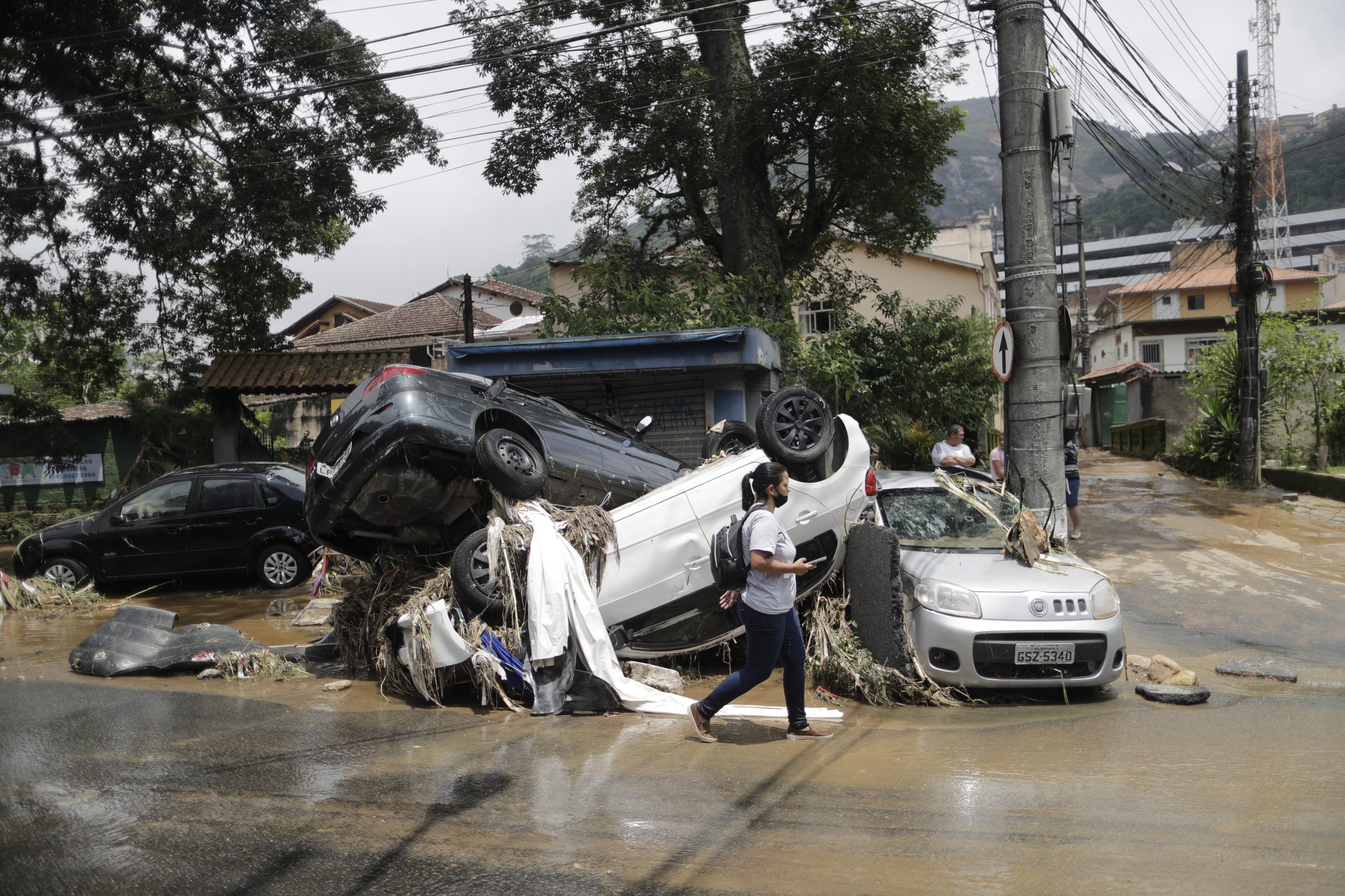 巴西豪雨引发土石流洪水 至少78死　