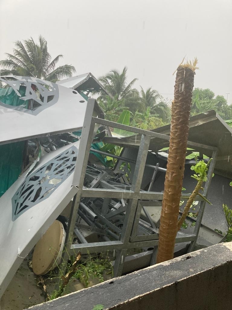 强风袭新邦波赖 甘榜申雅  吹毁住家屋顶