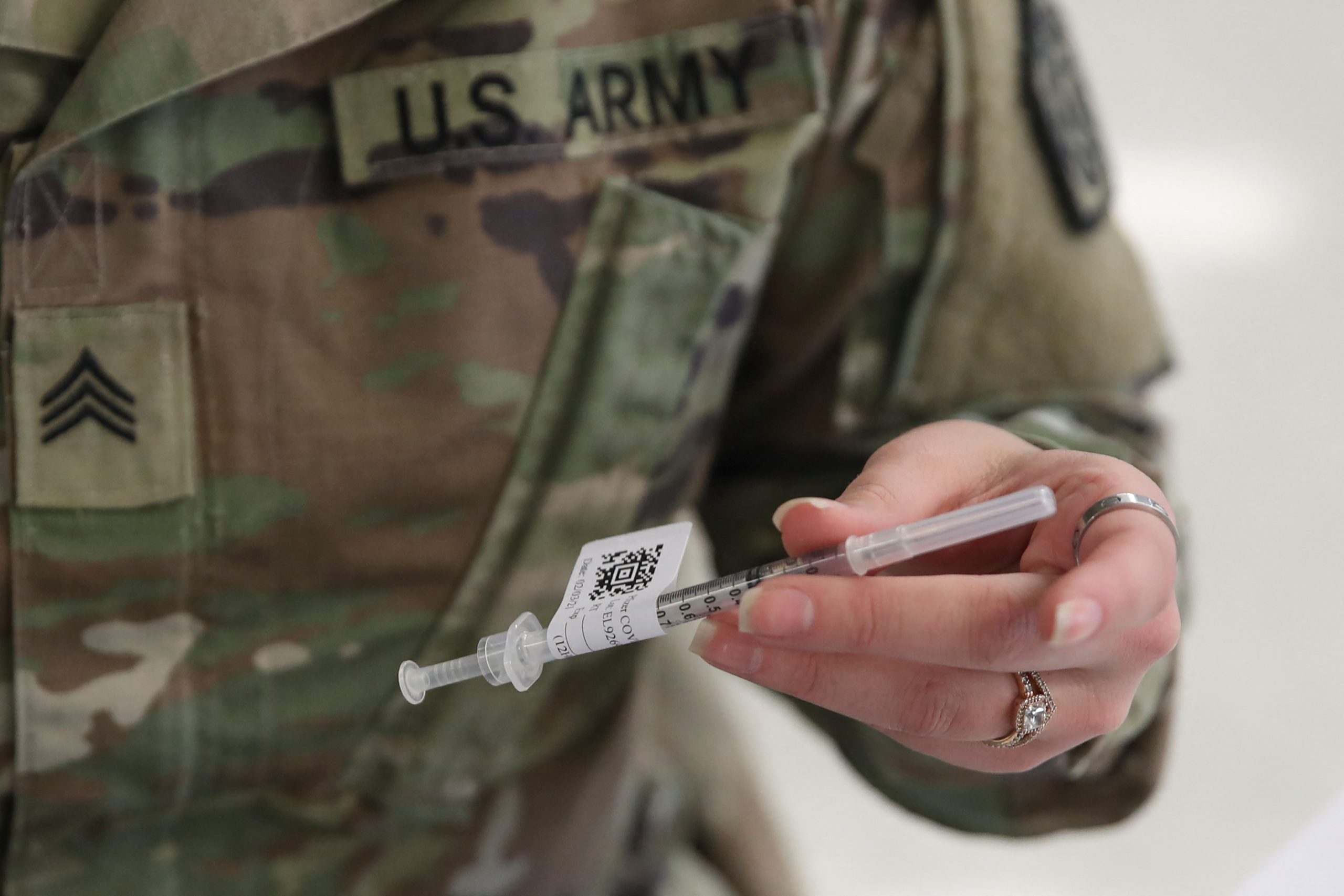  忧危及备战 美国陆军：拒打疫苗军人立即开除