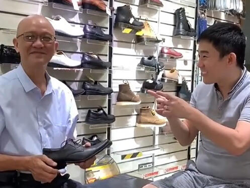 本地最年长网红　七旬叔卖鞋爆红　视频浏览破百万