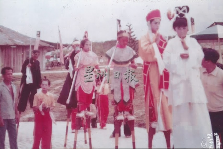 峇石文丁青龙宫少年高跷队，八十年代声名远播