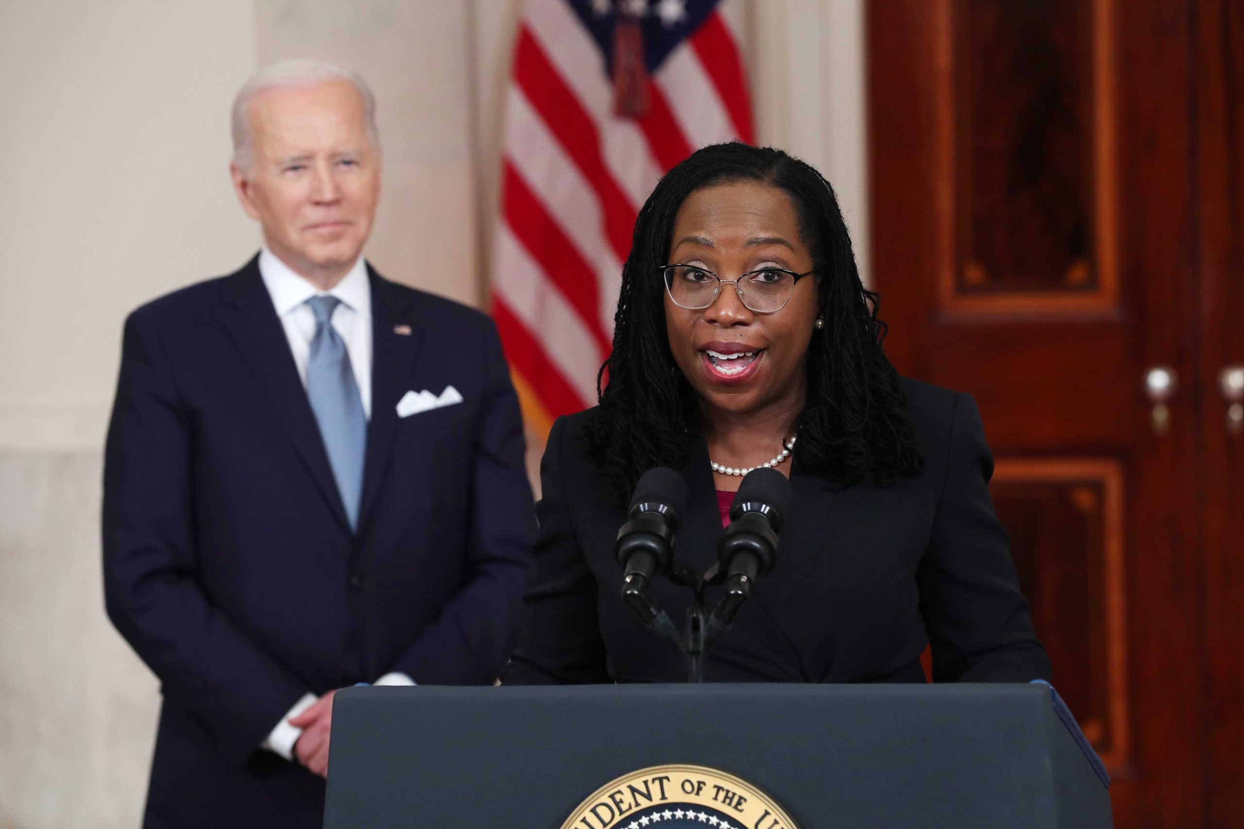  美国／非裔女性第一人 拜登提名杰克逊任大法官
