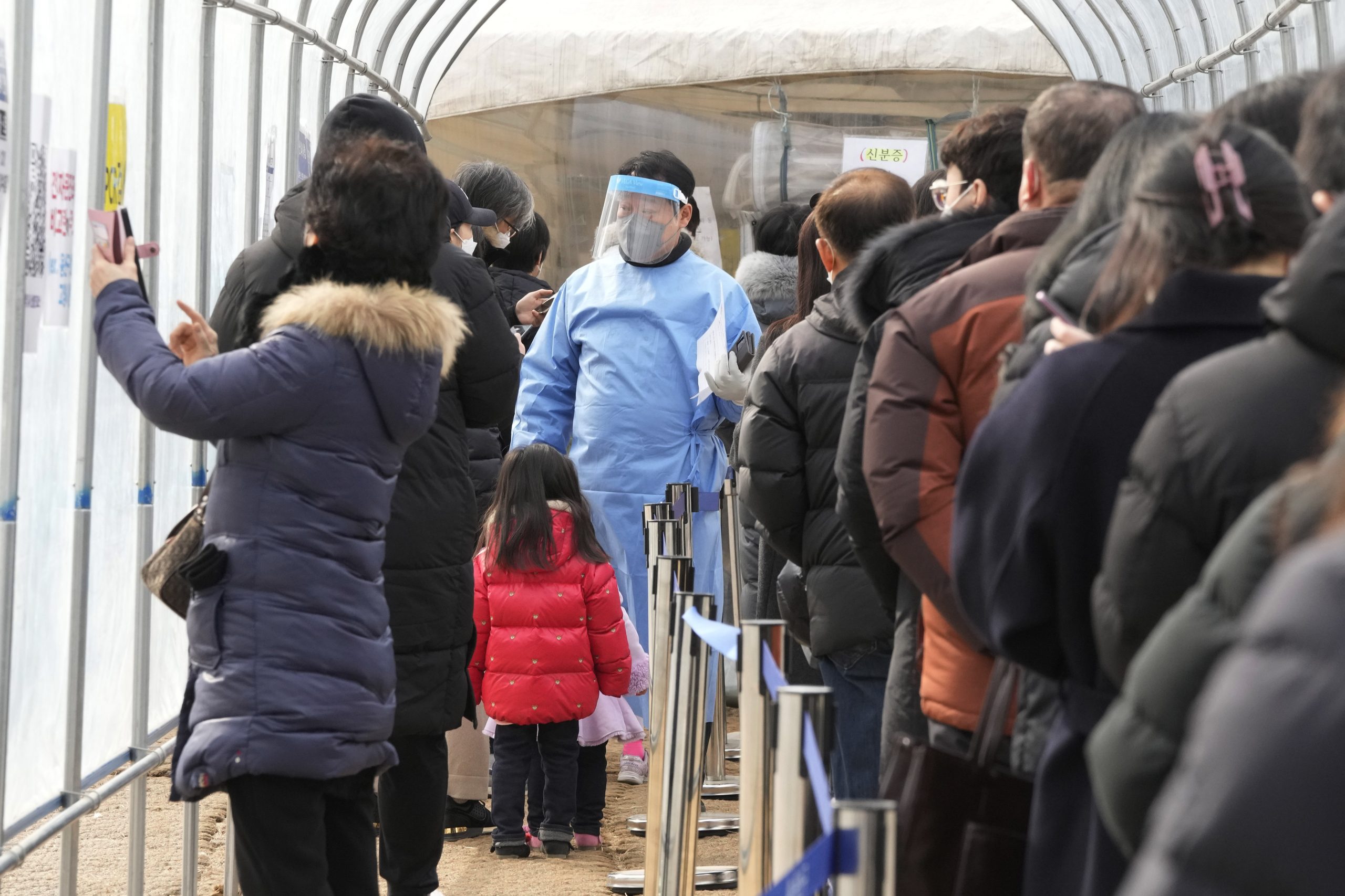韩国疫情持续扩散　当局估月底单日恐达17万确诊