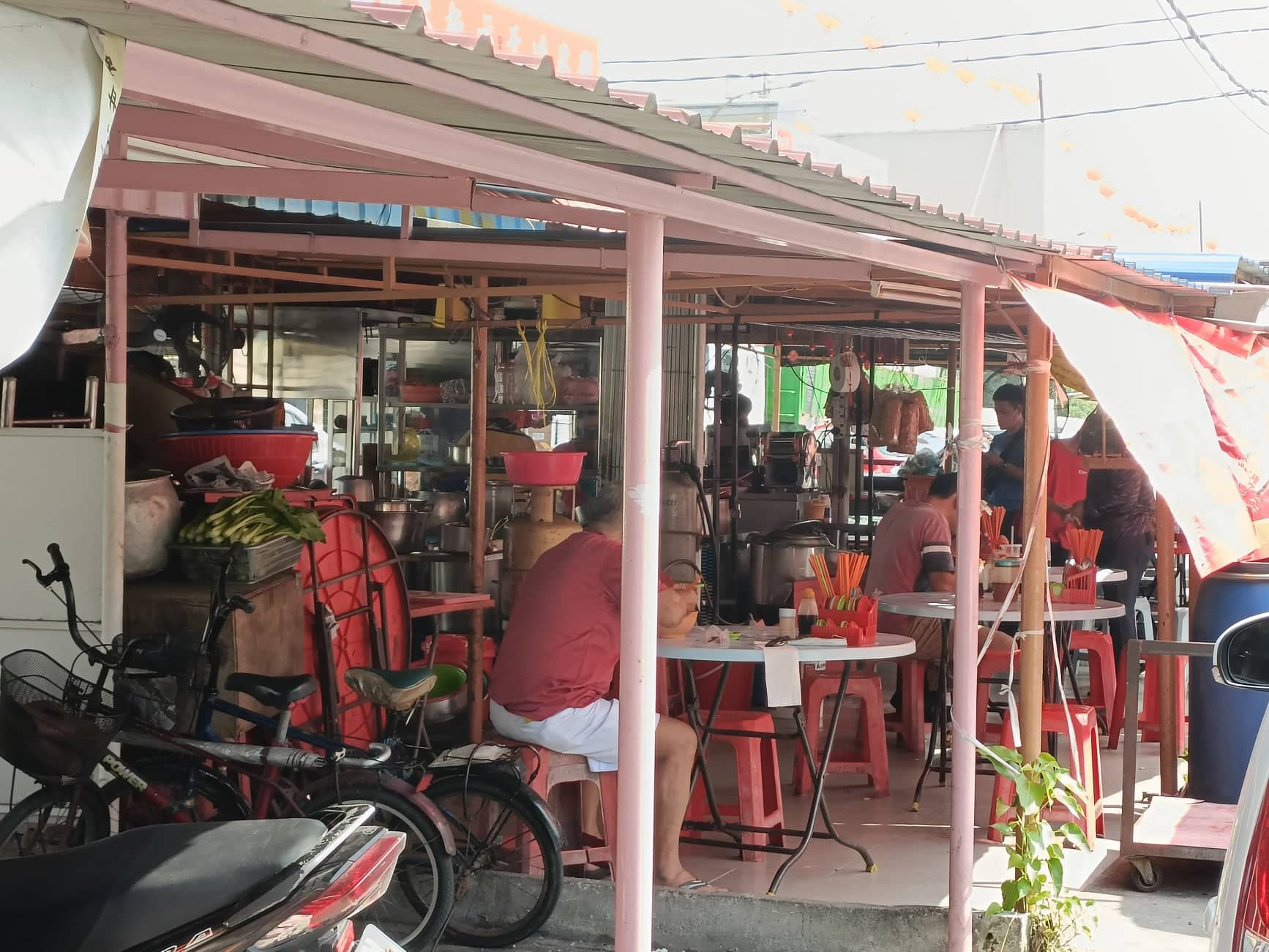 （版2头）大都会：班达马兰新村美食街小贩生意锐减50%