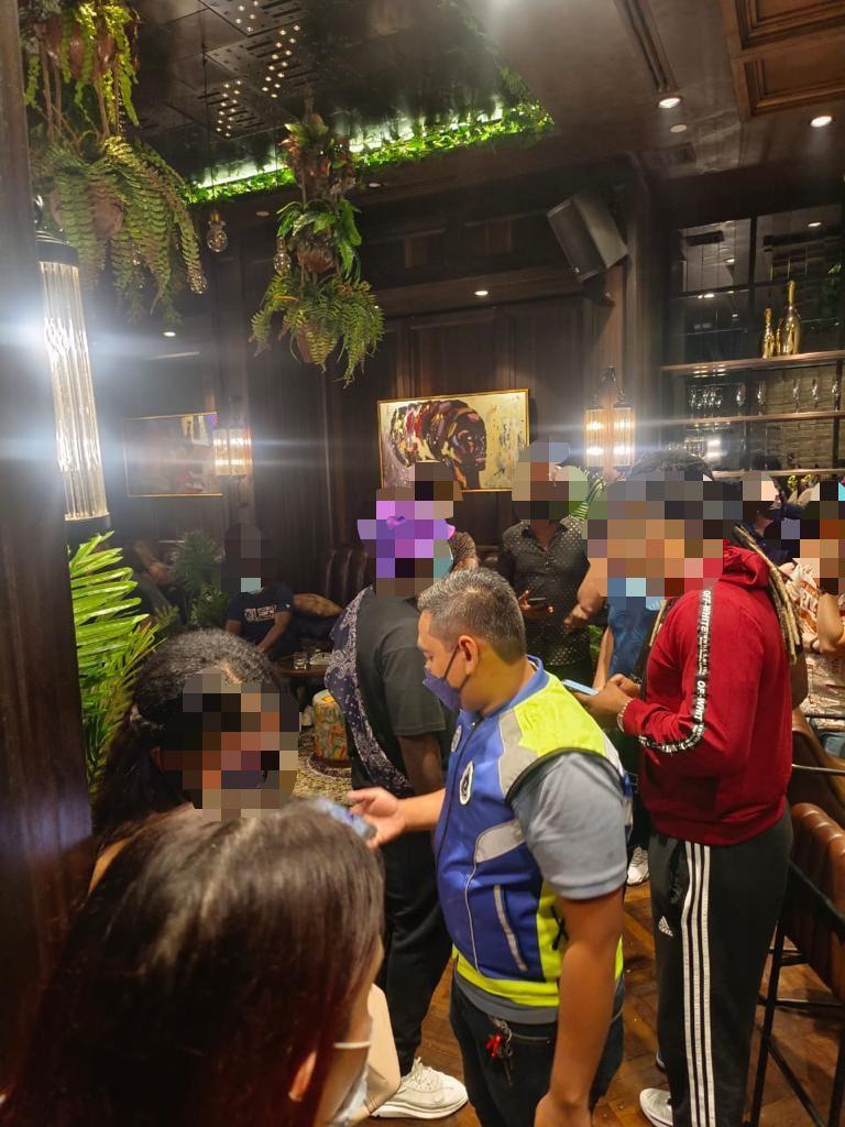 30本地男女跑夜店中罚·52名外籍人被扣查