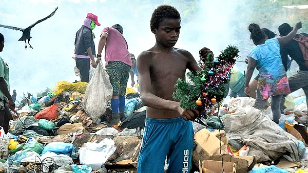 Viral photo changes Brazil trash-pickers’ lives