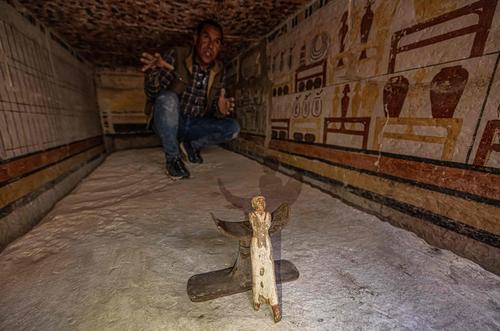 供上网//拼盘两图／埃及发掘出五座古代墓葬 距今已有4000年历史
