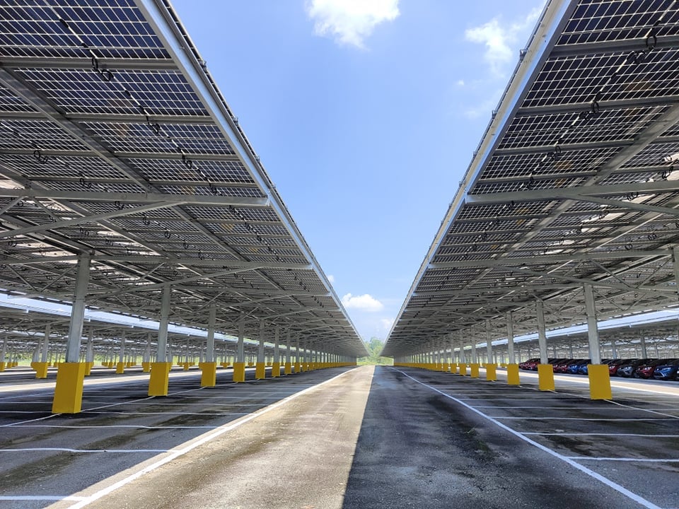 全国版／宝腾全马最大型双面太阳能中央停车场
