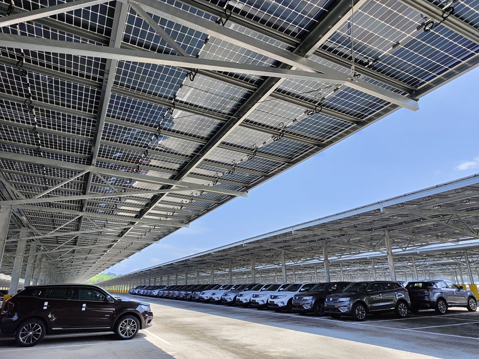 全国版／宝腾全马最大型双面太阳能中央停车场