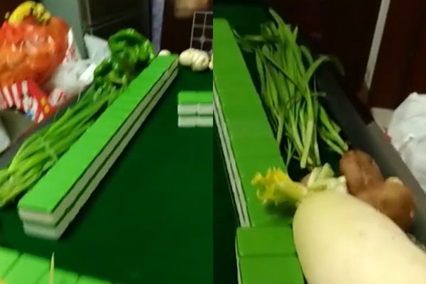 关在家太无聊！网传上海大叔在家打牌“蔬菜当筹码”网友笑：家蔬抵万金　