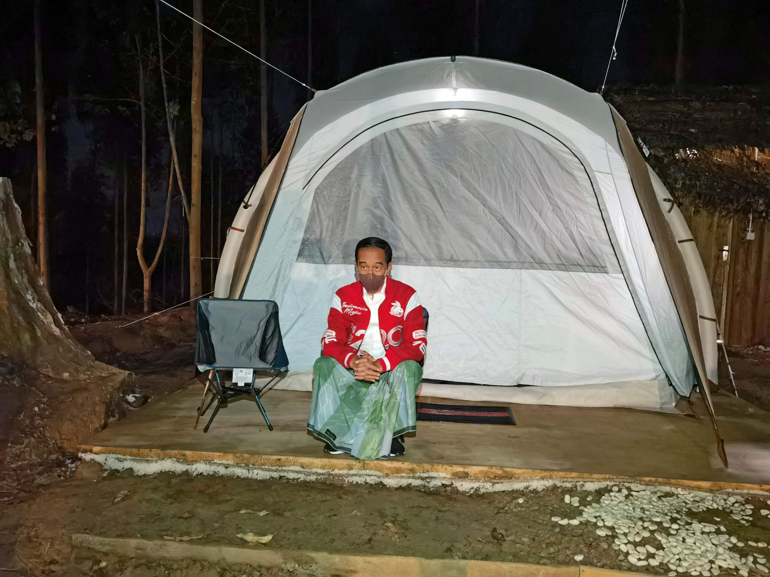 印尼总统在未来首都露营