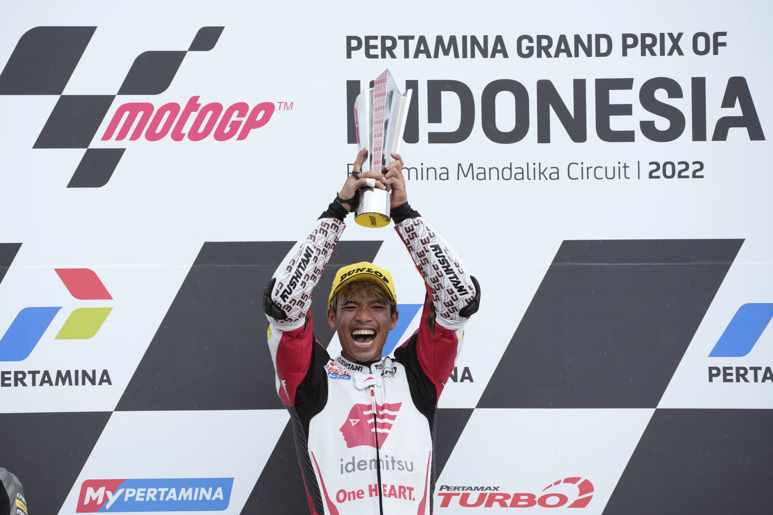 印尼近25年MotoGP首战  奥利维拉雨中封王