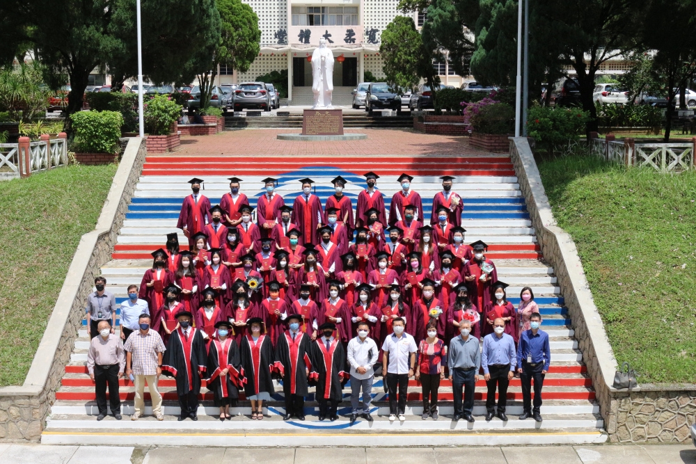 柔：（今日必下）教育版头：2019年华文独中教育专业课程结业礼 共97位学员毕业