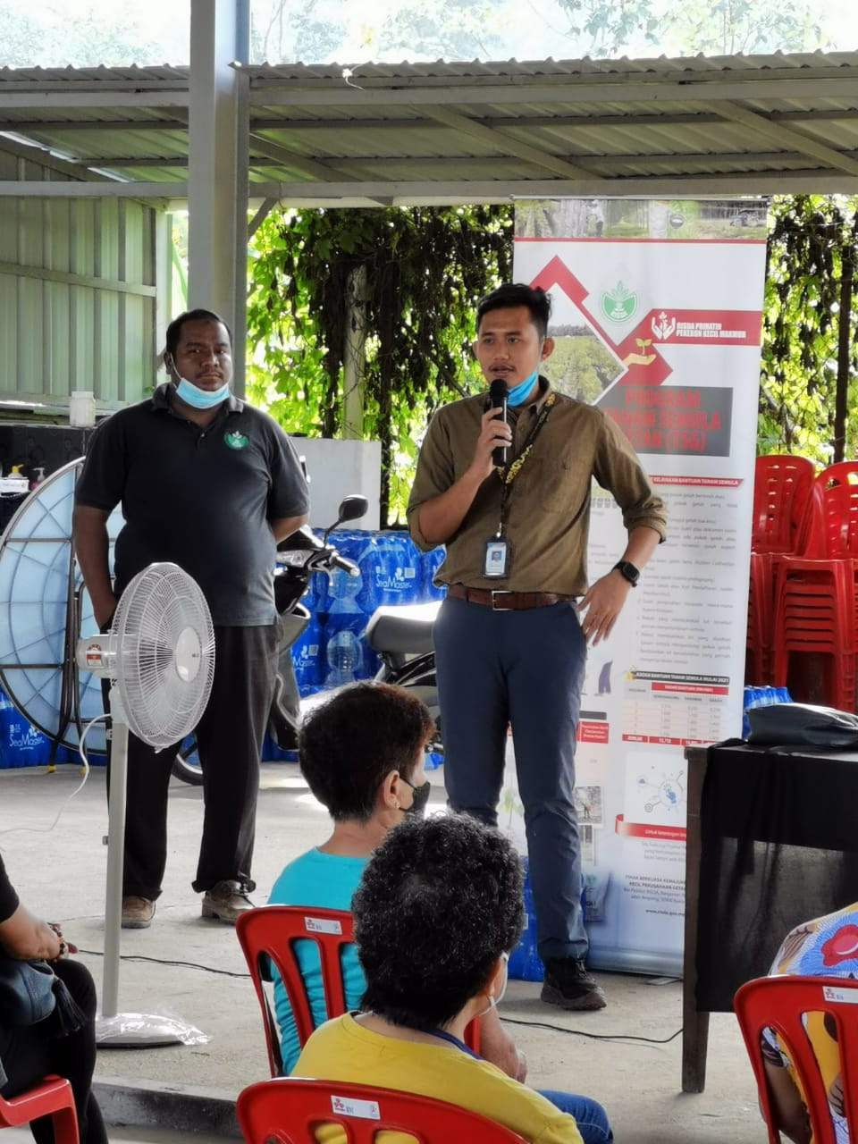 橡胶局到加叻村办活动 讲解控制橡胶树疾病