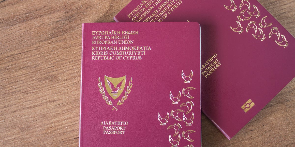 欧盟建议成员国废除“黄金护照”计划 评估俄寡头公民身份