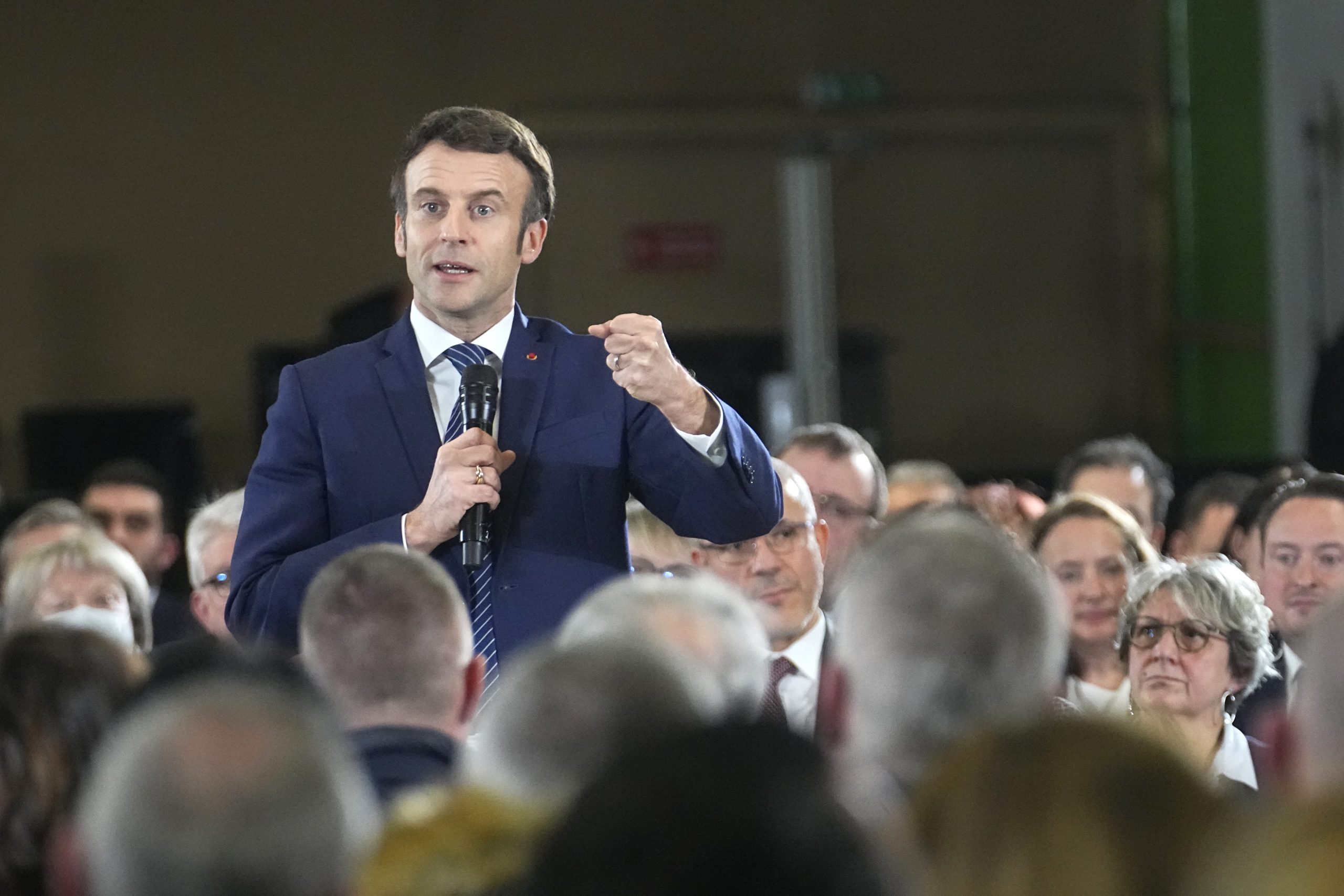 法国／总统马克龙参加首场竞选连任活动 