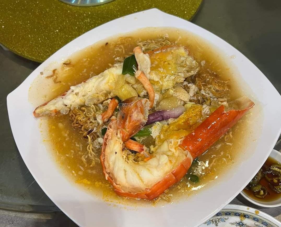 独家|一顿生虾海鲜大餐RM3200惹议  餐馆：“是27人份不是6人份” 