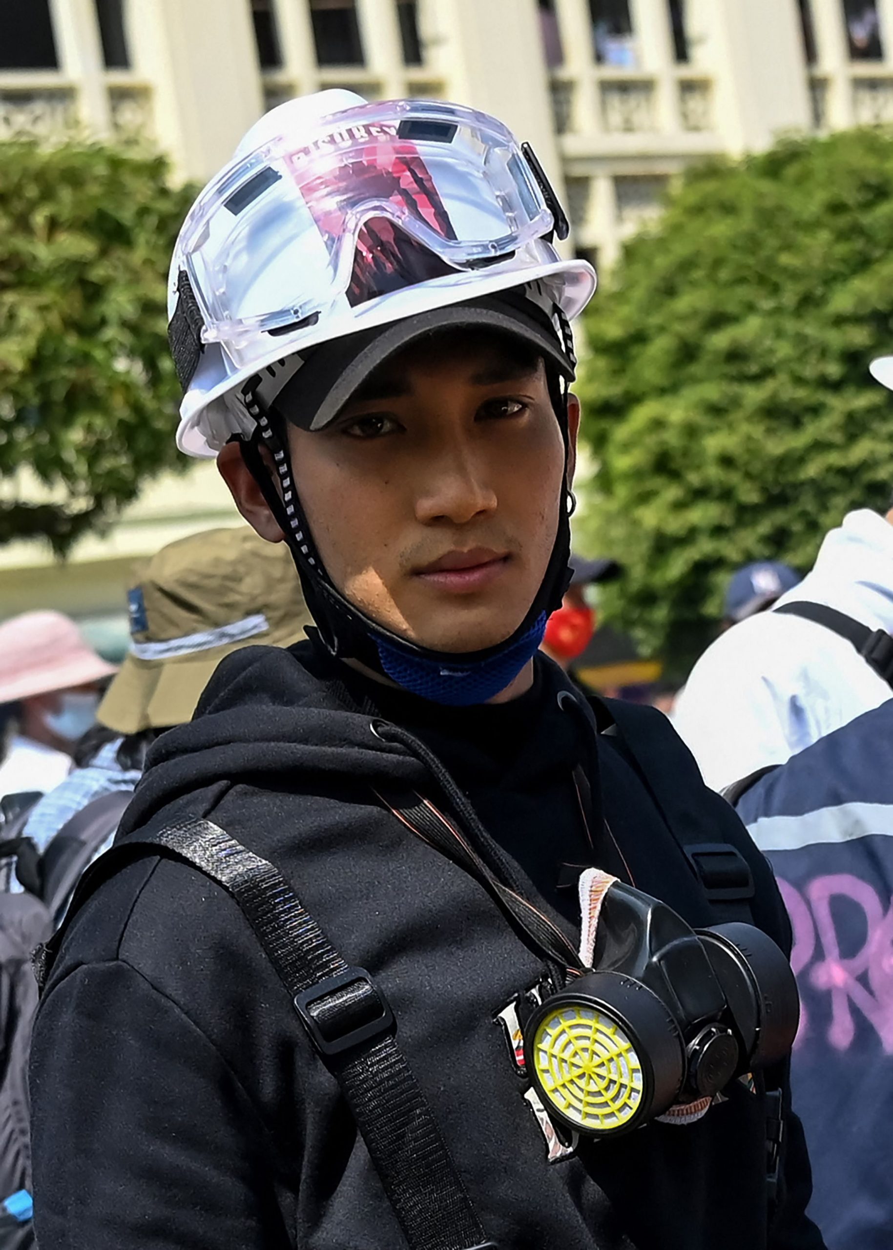 看世界 缅甸帅男模示威入狱 获赦免后出狱