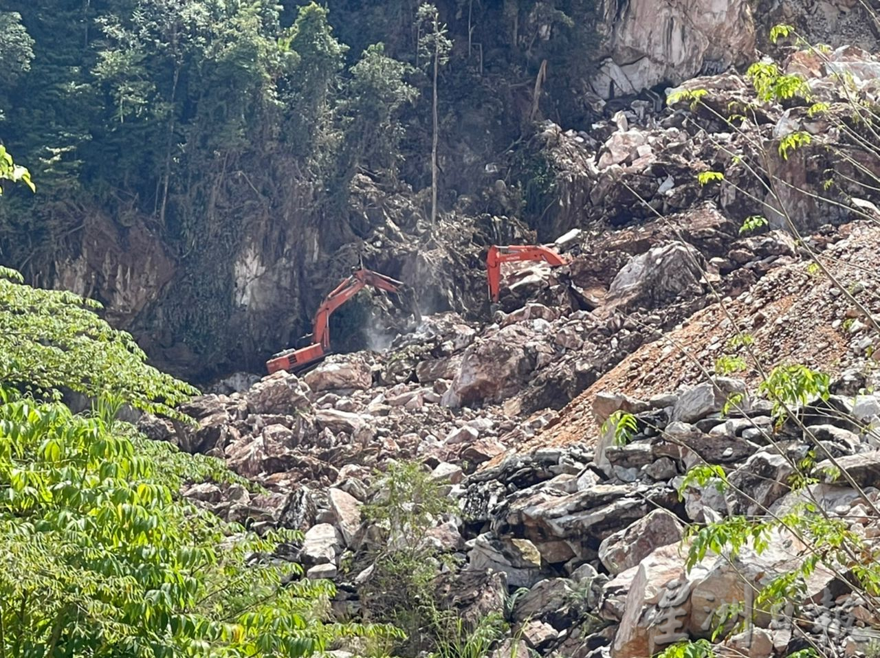 石崩2人被埋搜寻工作持续进行 仍未鉴定被埋者地点