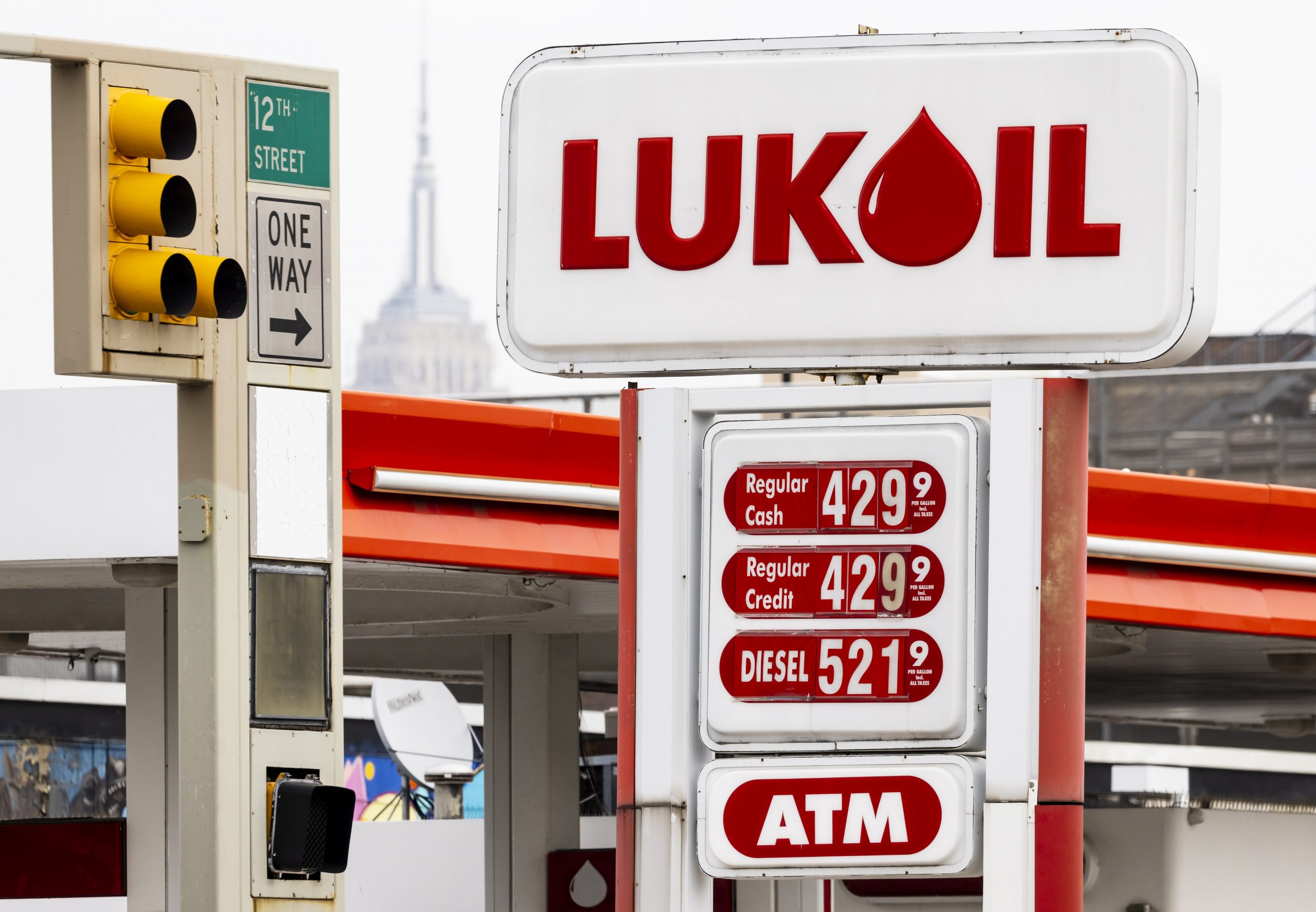 美国指未决定制裁俄石油进口　俄警告指或令油价飙升