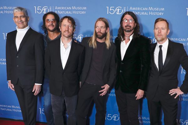 美摇滚天团Foo Fighters鼓手离世 终年50岁