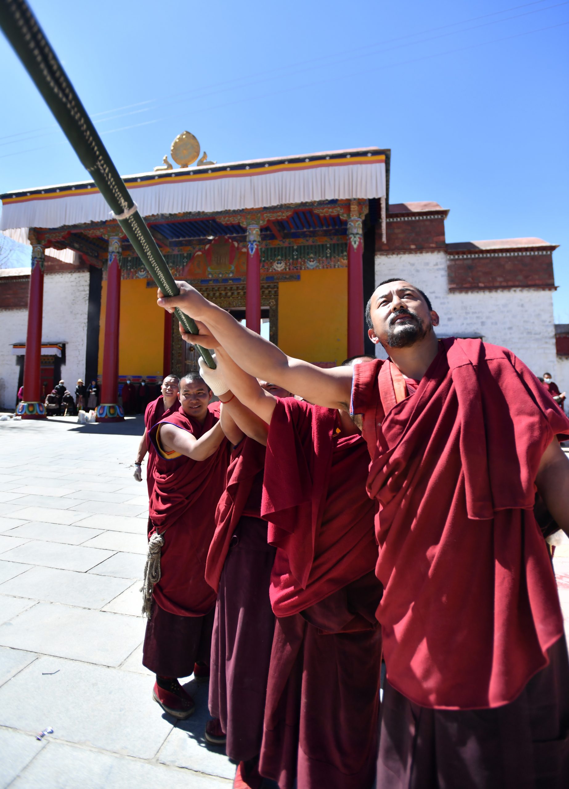     西藏扎什伦布寺立经杆 祈愿经幡满满祝福语