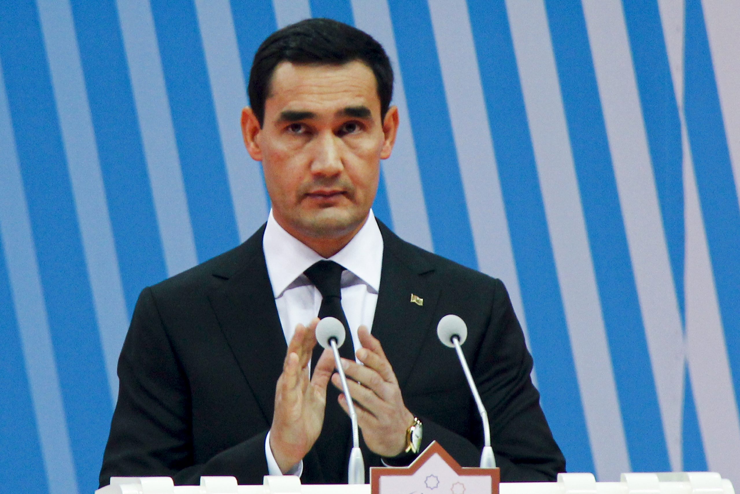 谢尔达尔别尔德穆哈梅多夫当选土库曼总统