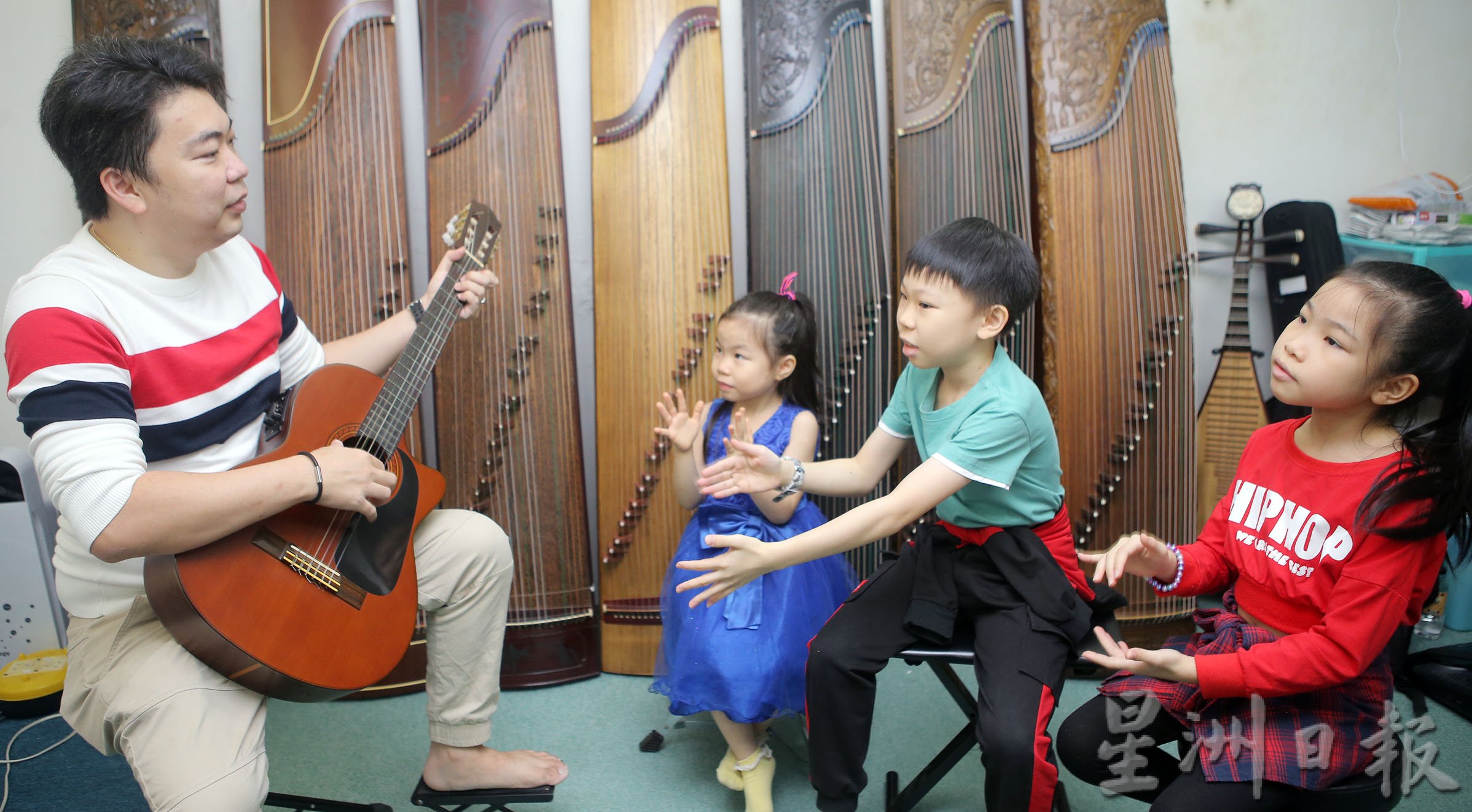 霹：3日见报／封底主文／乐活频道|音乐老师让孩子 在音乐里快乐成长