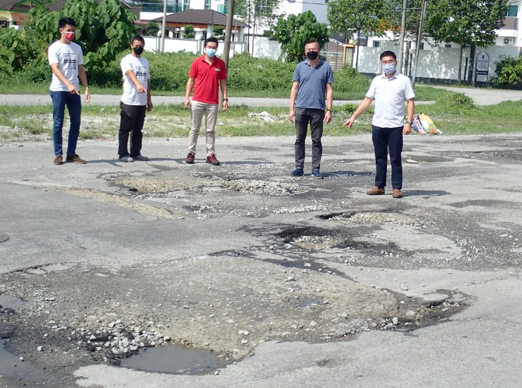霹：市议会发停工令指示排污承包商先铺妥破损道路