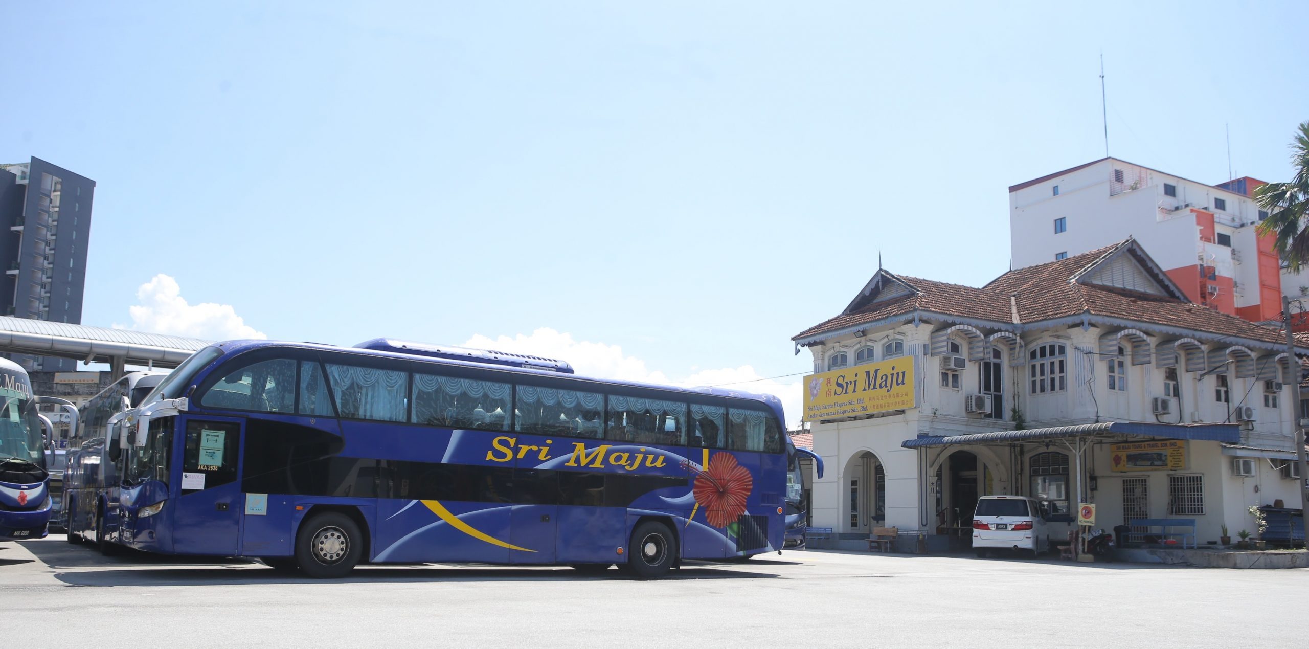 霹：第二版头／4月1日马新旅客可通过陆路互访 目前长巴服务未开通