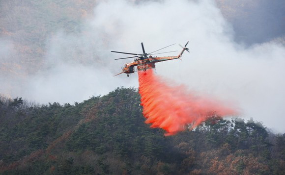 韩国／山火烧毁逾万公顷森林 7355人疏散