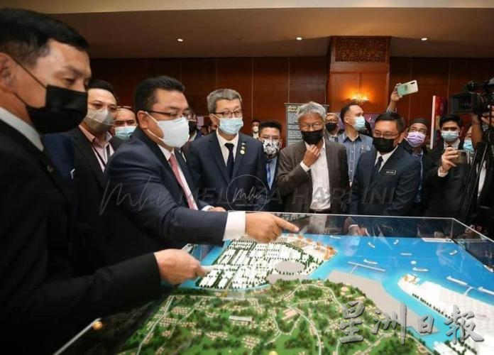 （古城第四版主文）首长:州政府的长远计划是在马六甲海峡建立海底通道