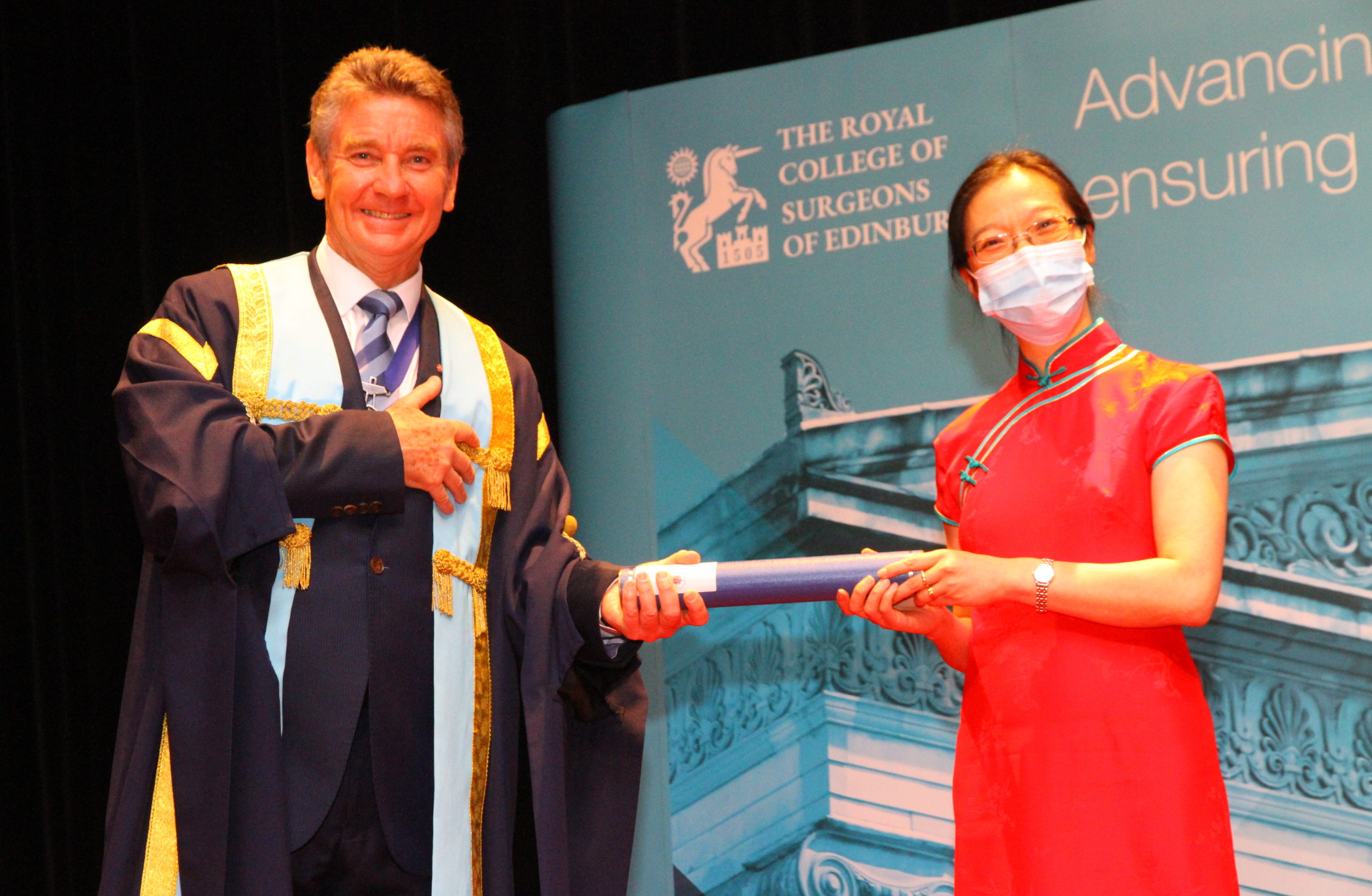 70名爱丁堡皇家外科学院应届毕业生今日接受认证文凭