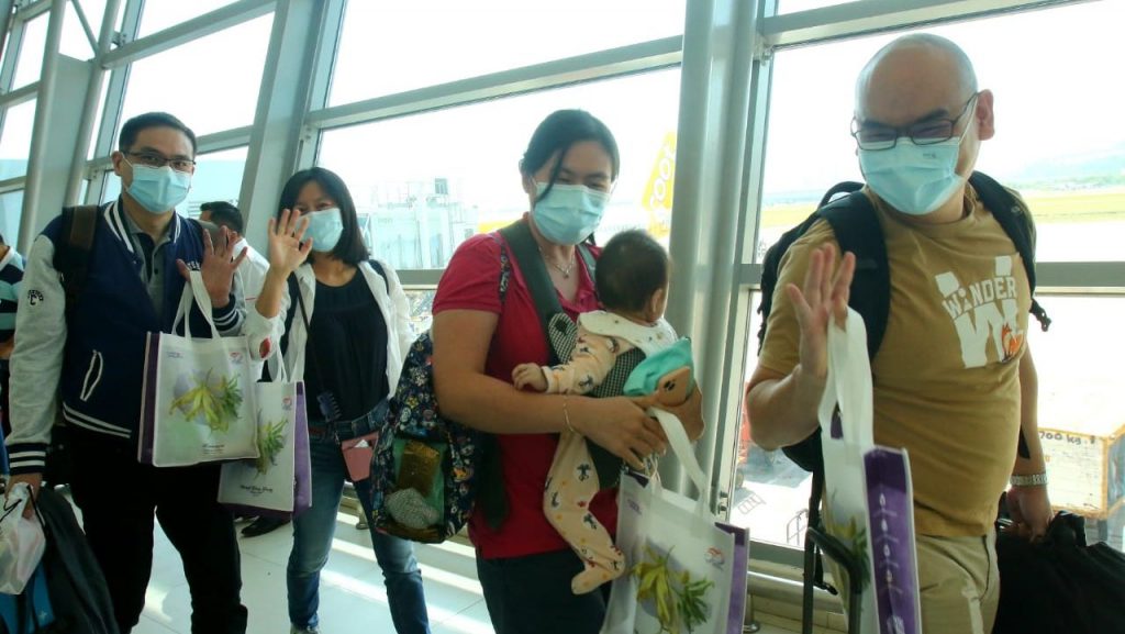 重开国门首日 槟机场迎9趟国际航班千名乘客