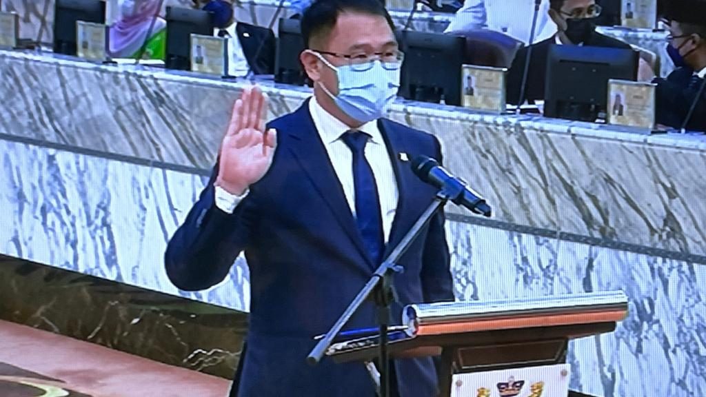 马华2柔州行政议员 林添顺李廷汉宣誓就任州议员