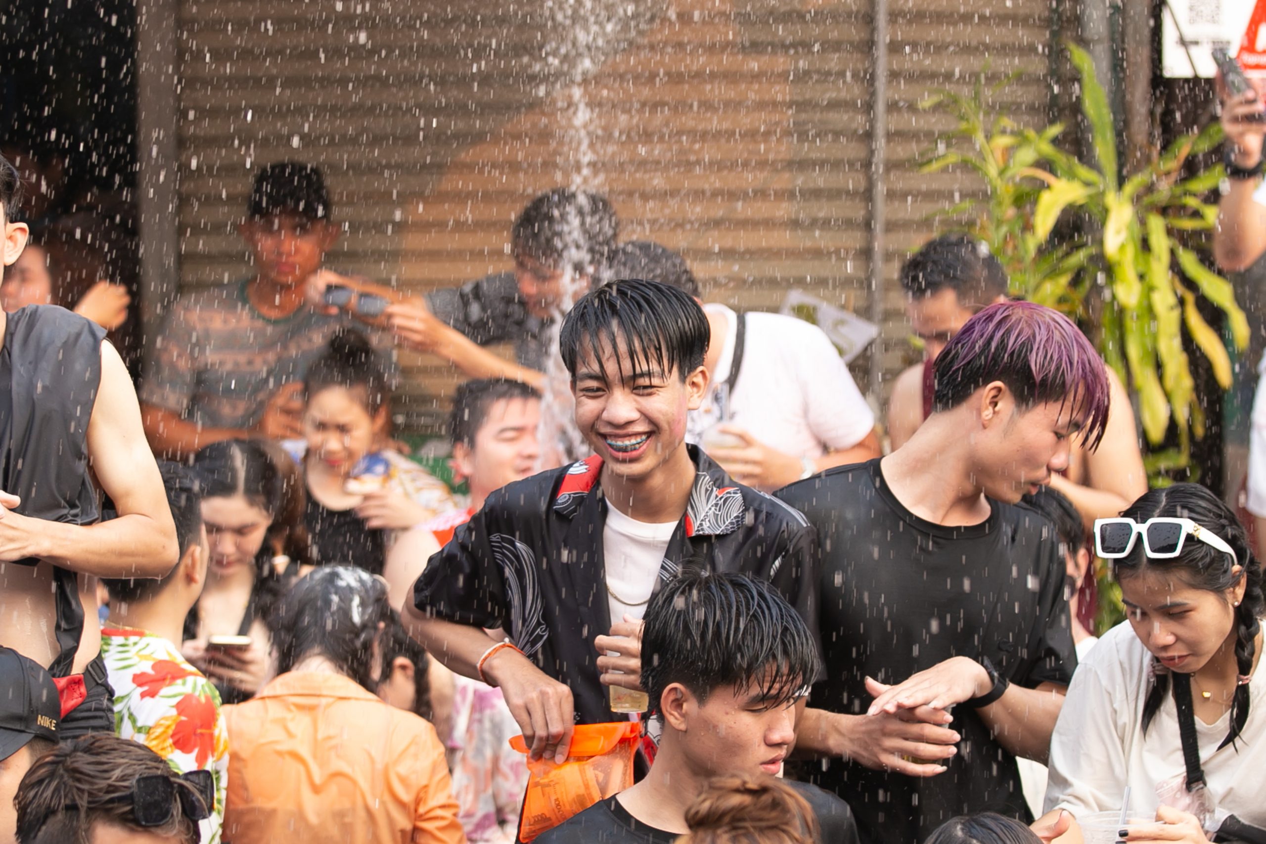 东南亚各国泼水节盛况 泰国冠病限制低调庆祝