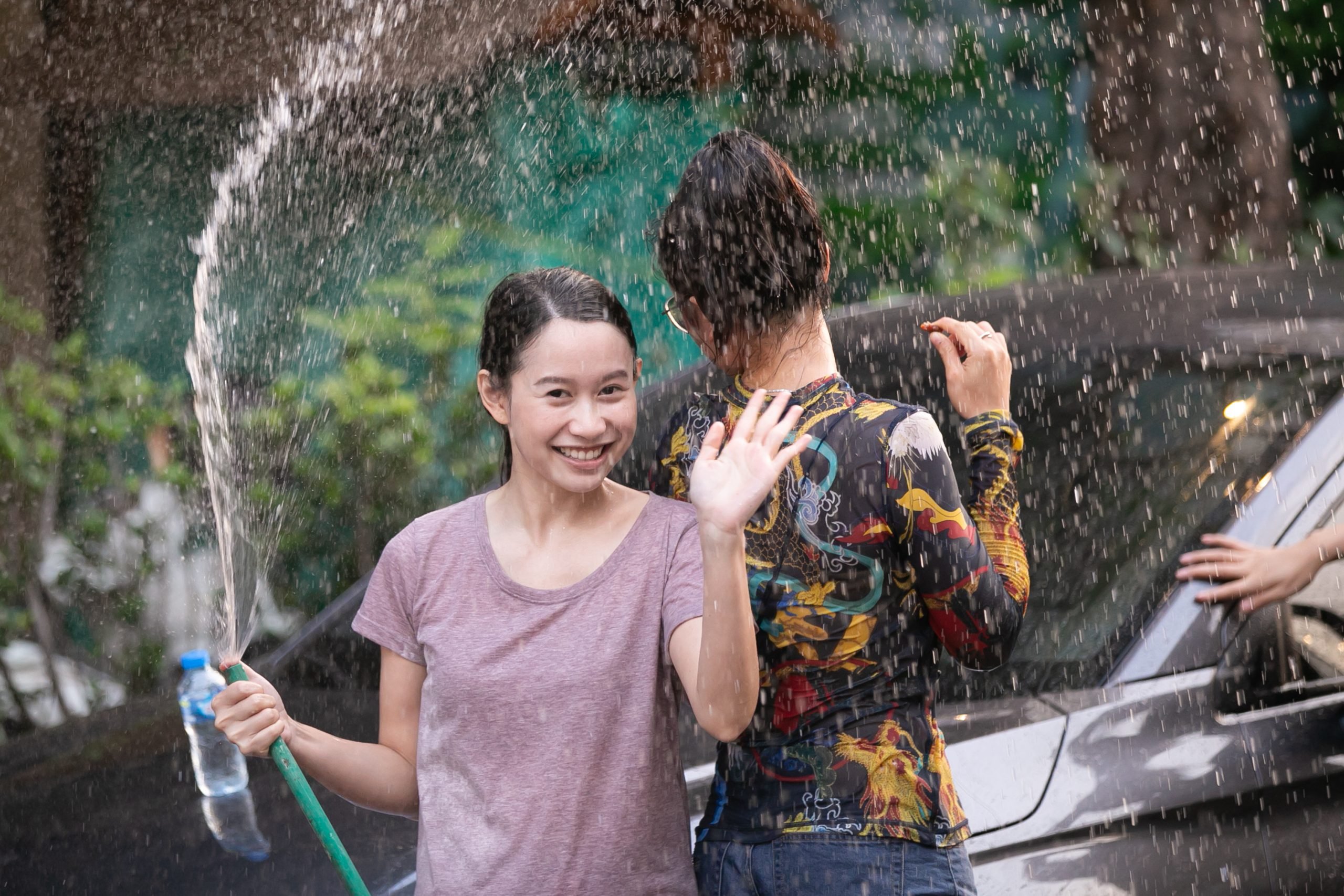 东南亚各国泼水节盛况 泰国冠病限制低调庆祝