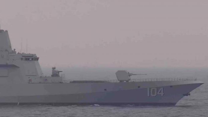 中国最新一艘055型驱逐舰亮相