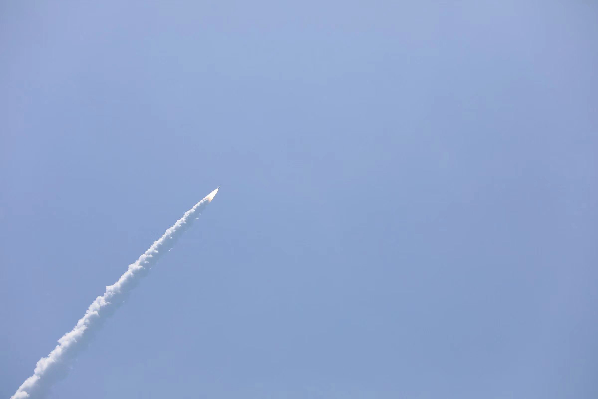  中国／中国首次实现运载火箭海上“一站式”发射