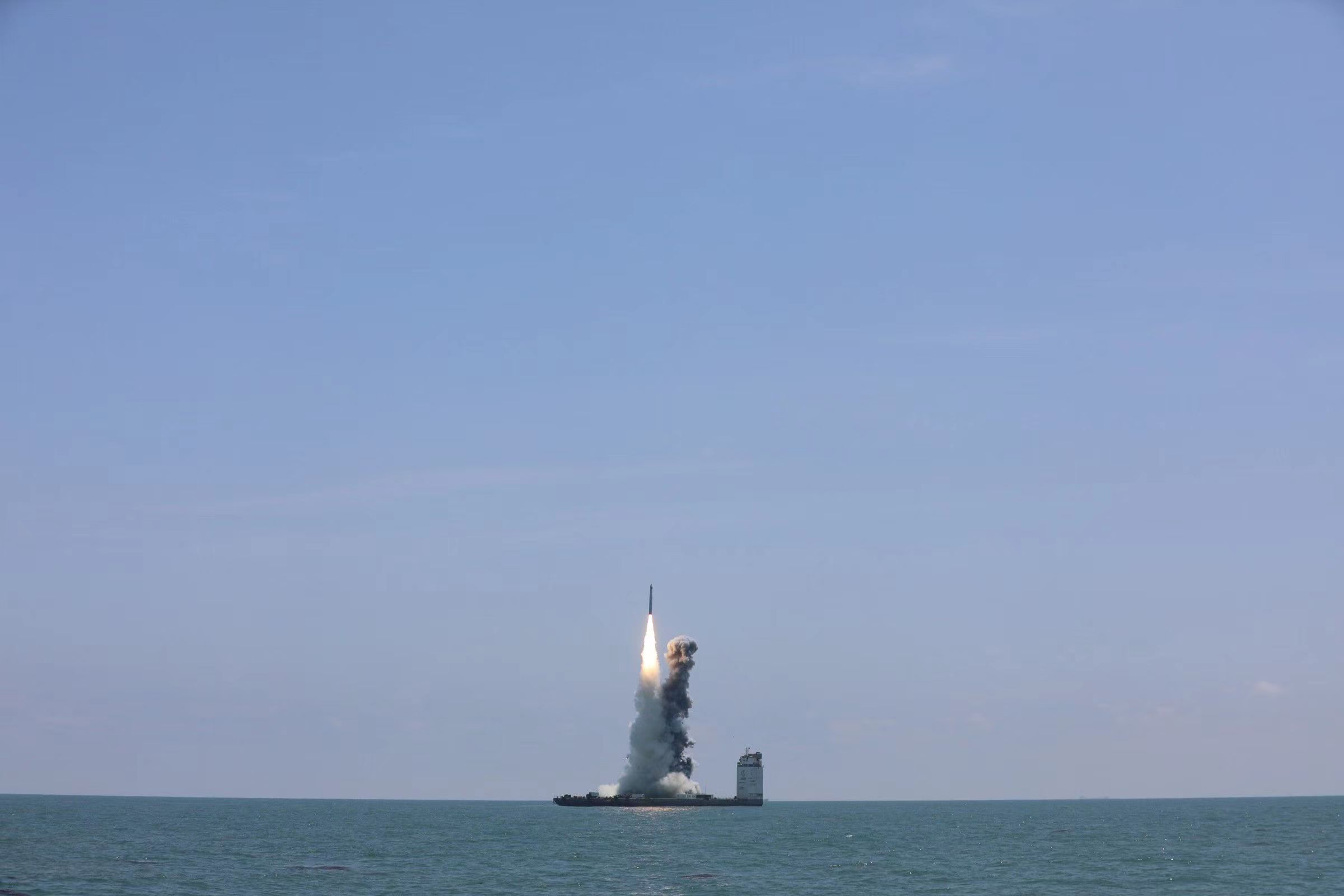  中国／中国首次实现运载火箭海上“一站式”发射