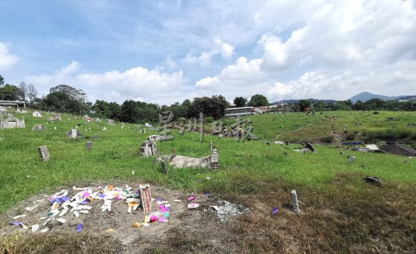 供fb：民众清明节返乡扫墓，芙蓉义山重现人潮