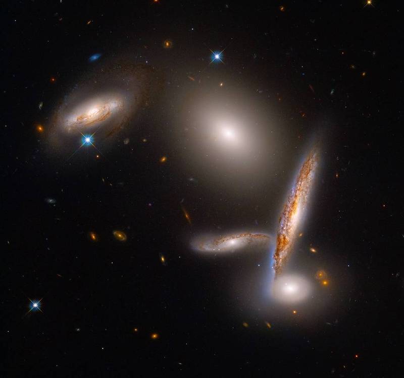 哈勃望远镜32岁了！ NASA发布5星系绝美合舞庆生照